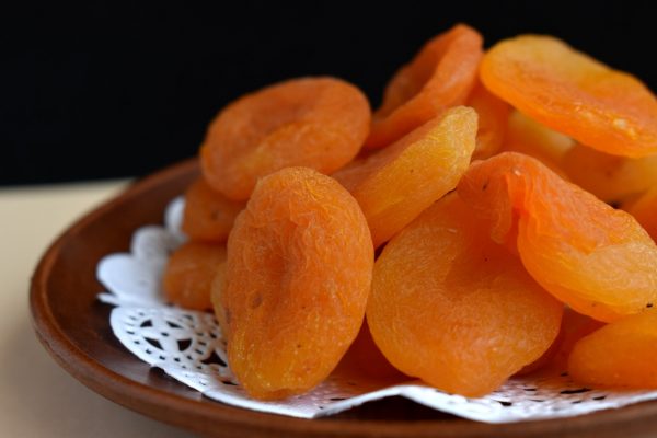 best way to dehydrate apricots